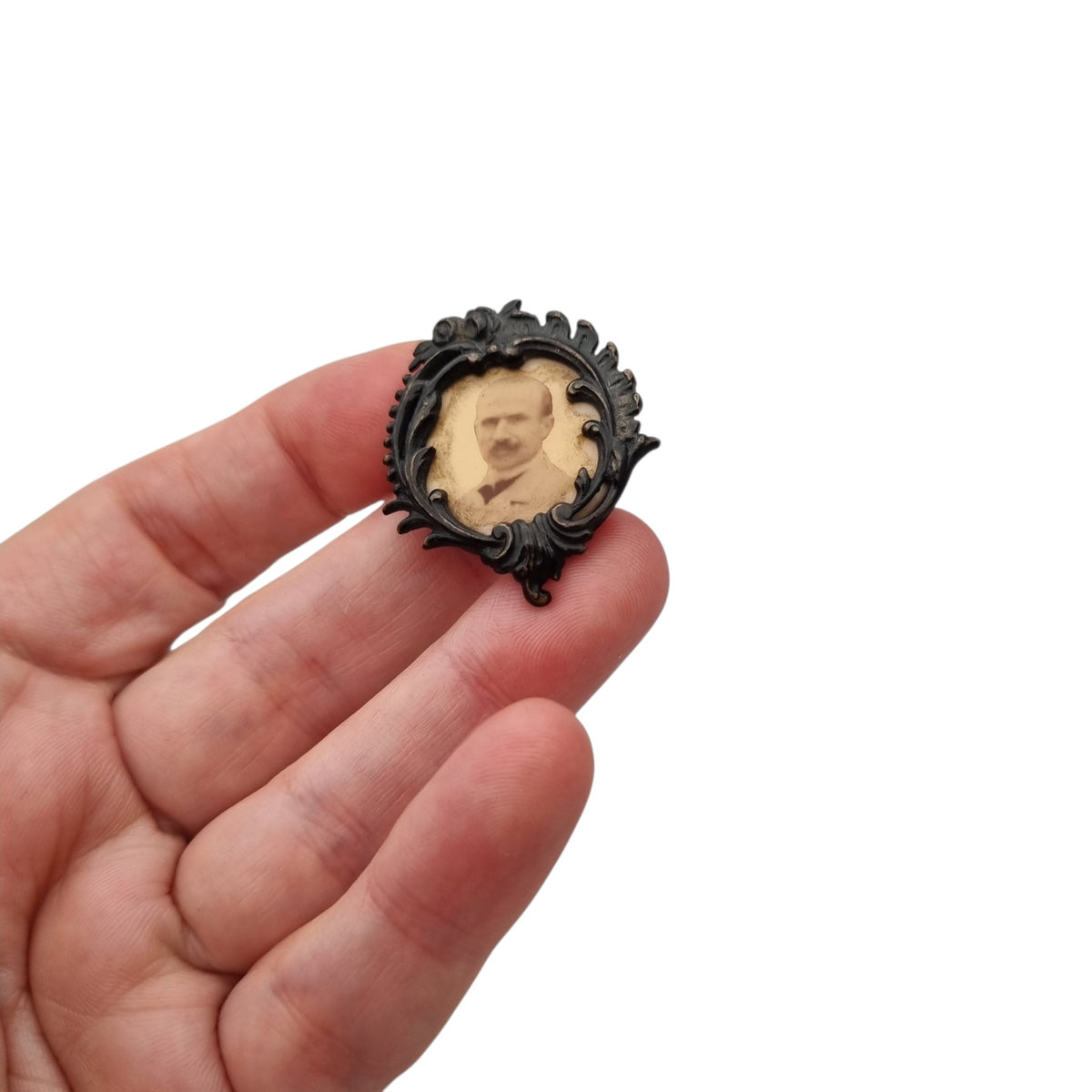 Antique Art Nouveau mourning and sentimental jewelry brooch with photographic portrait, Europe, ca. 1900–1920