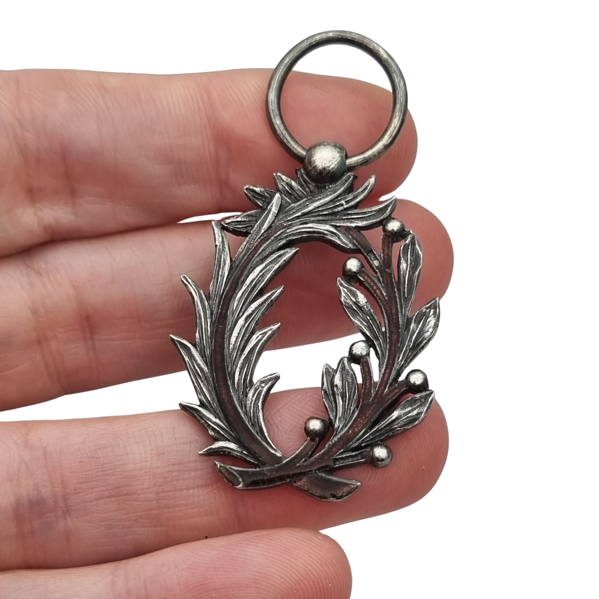 Medalla Palmas Académicas de estilo neoclásico ornamental, plata y esmalte violeta, Francia, modelo 1866–1955