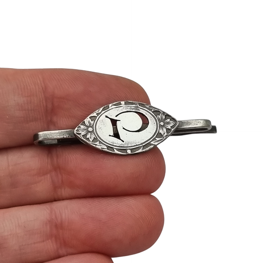 Pasador de corbata antiguo Art Nouveau francés con frente de plata e inicial P, ca. 1910