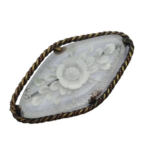 Broche vintage con flores blancas y transparentes talladas para la solapa