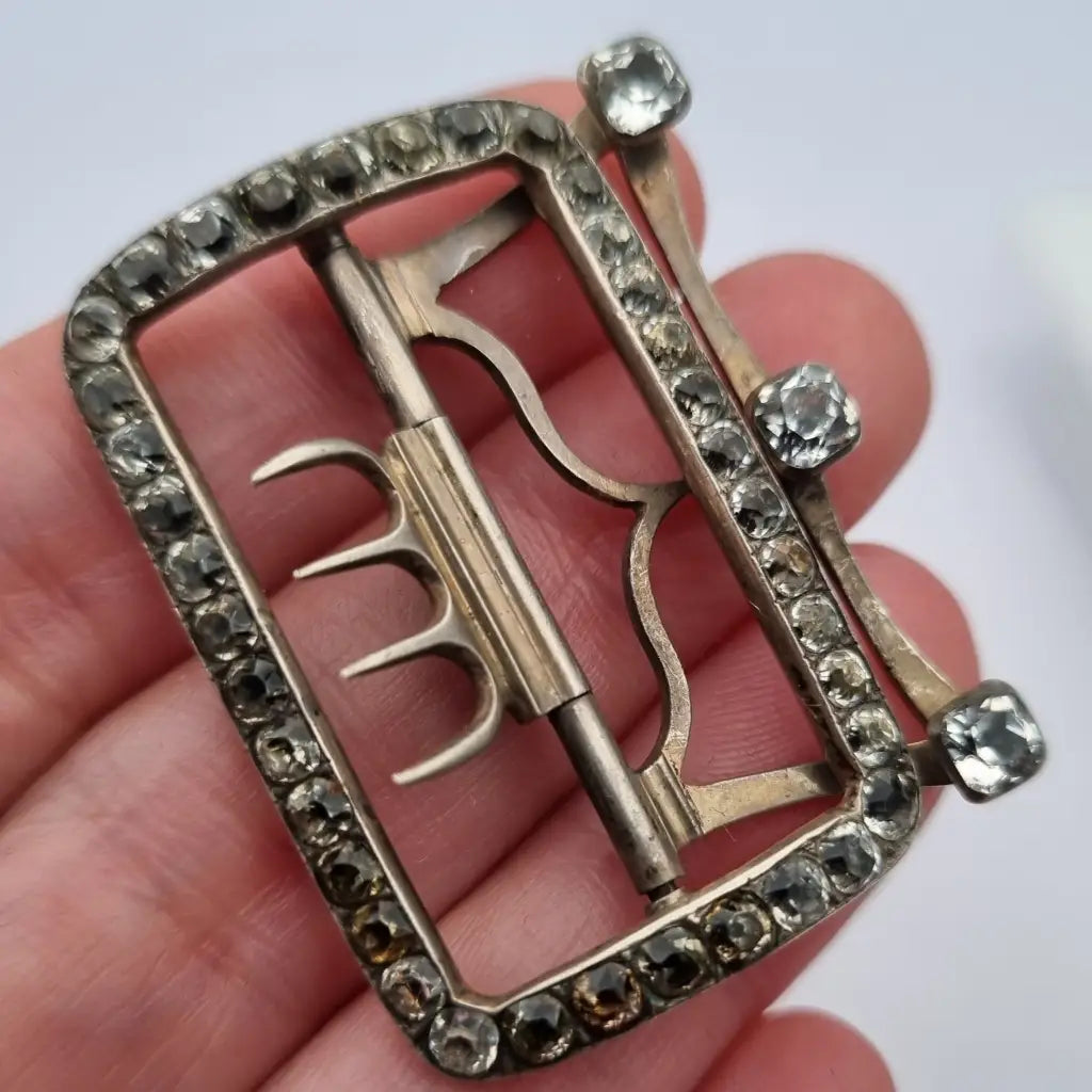 Hebilla art déco plateada accesorios nupciales antiguos.
