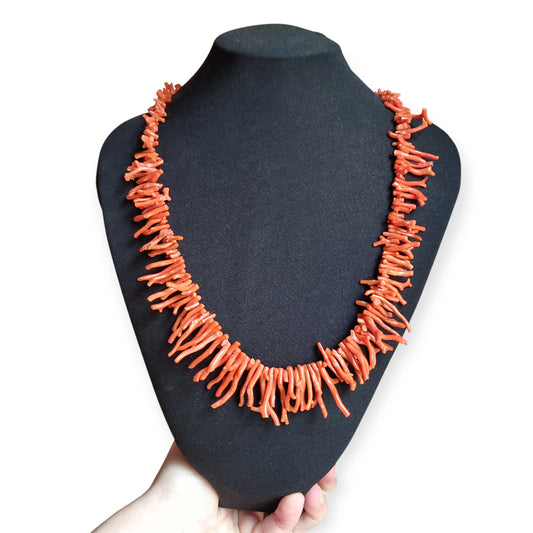 Collar de ramas de coral rojo natural vintage, circa 1960-70