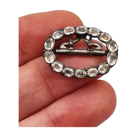Hebilla victoriana de plata con pedrería incolora facetada, circa 1900