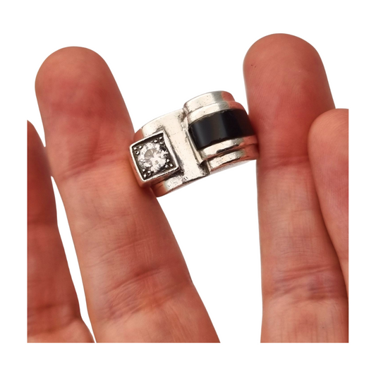 Anillo Art Déco francés en Plata 800 con ónix y cristal circa 1930