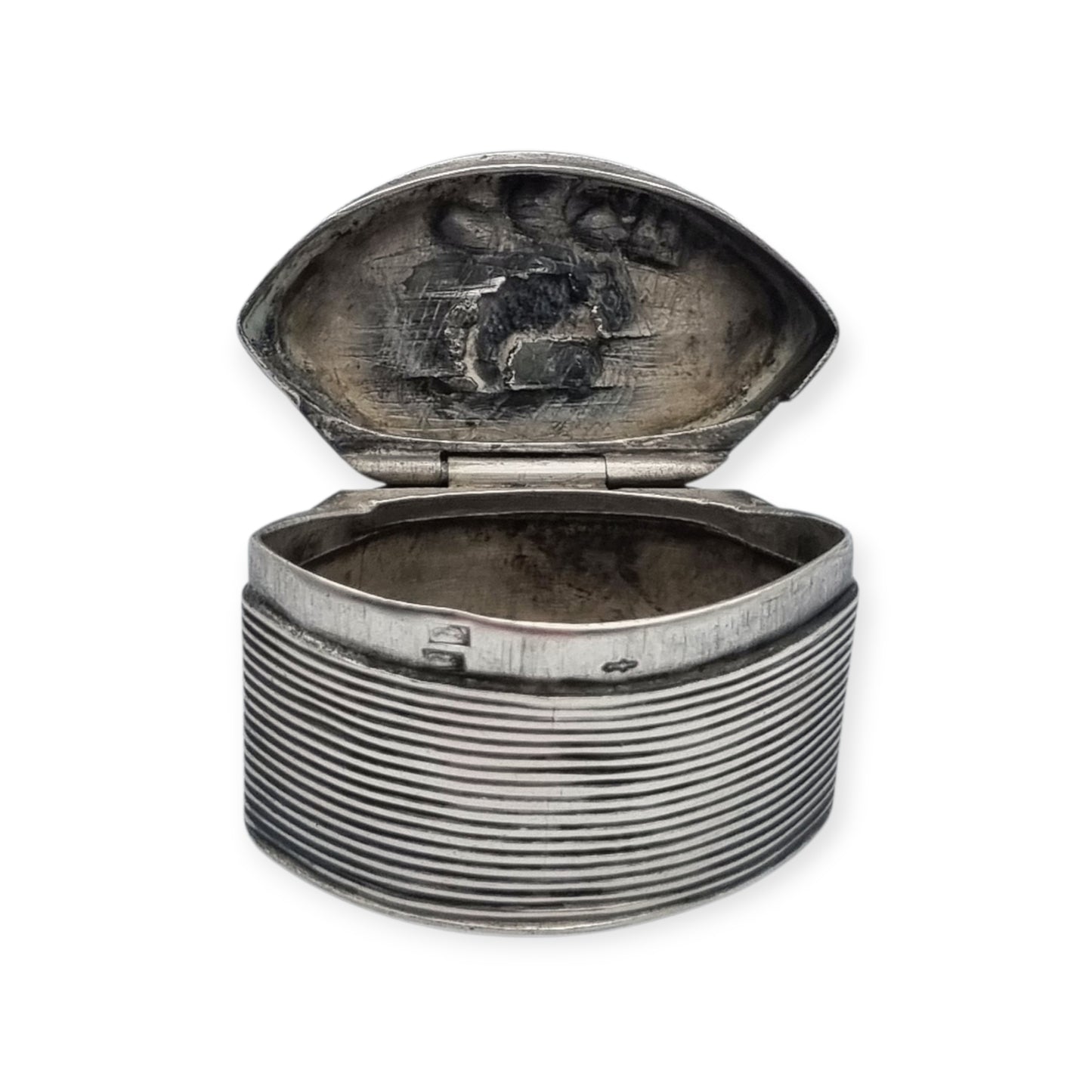 Small Dutch fluted silver box with heart, for mint or snuff circa 1906-1953