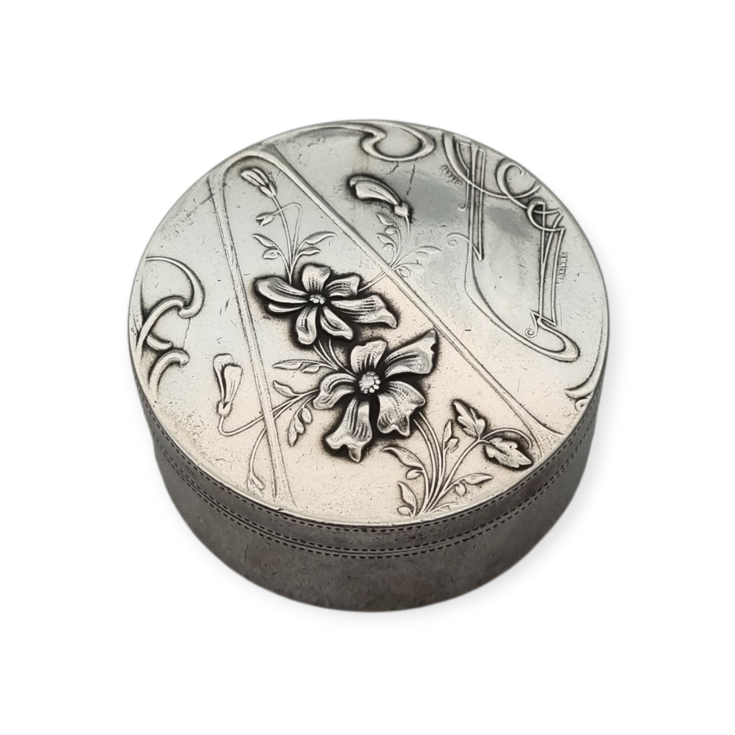 Art Nouveau circular silver box with floral decoration by Pierre Frainier, circa 1900