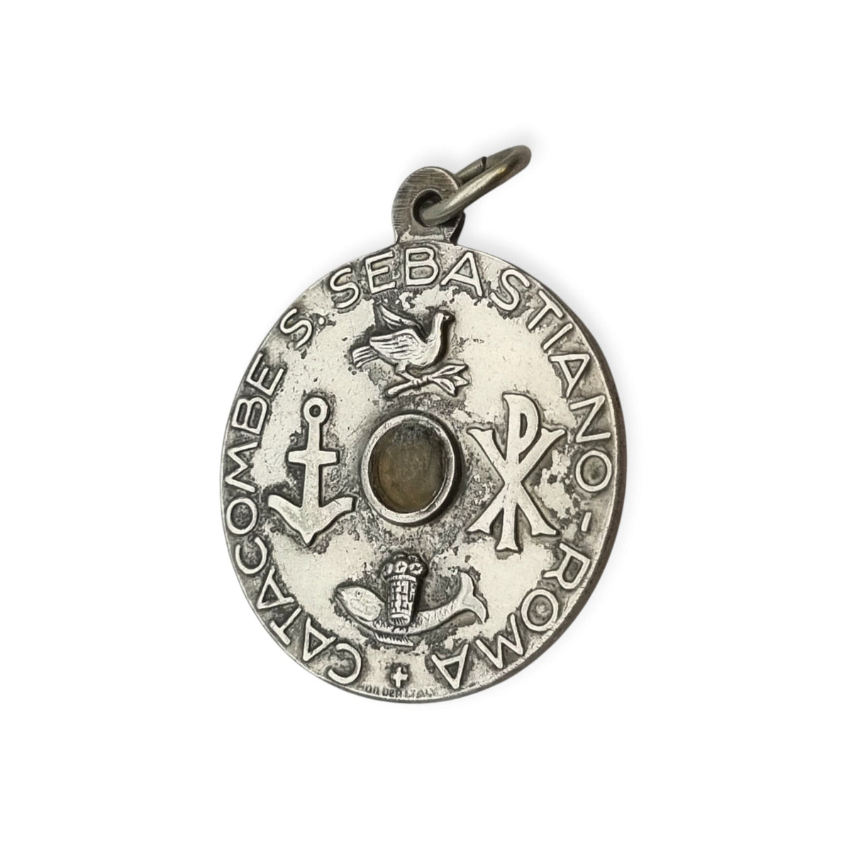 Medalla relicario vintage de san Sebastián de las catacumbas de Roma con símbolos paleocristianos, Italia, ca. 1950–1960