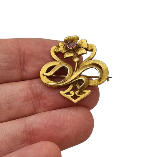 Broche antiguo Art Nouveau francés de oro doublé con flor roja, ca. 1900–1910