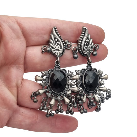 Pendientes chandelier étnicos en plata 925 con ónice, diseño boho paisley de India circa 1990