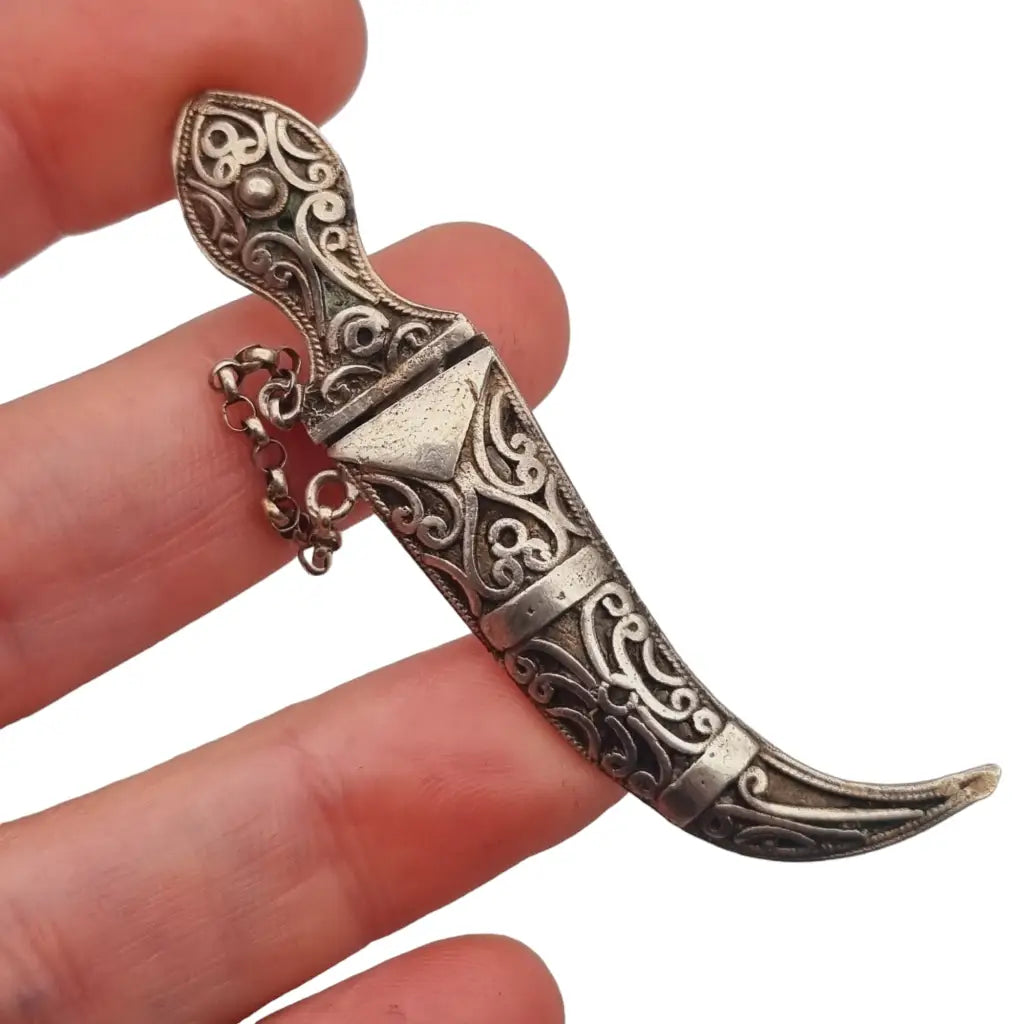 Broche daga de plata con su vaina regalos originales para mujer.