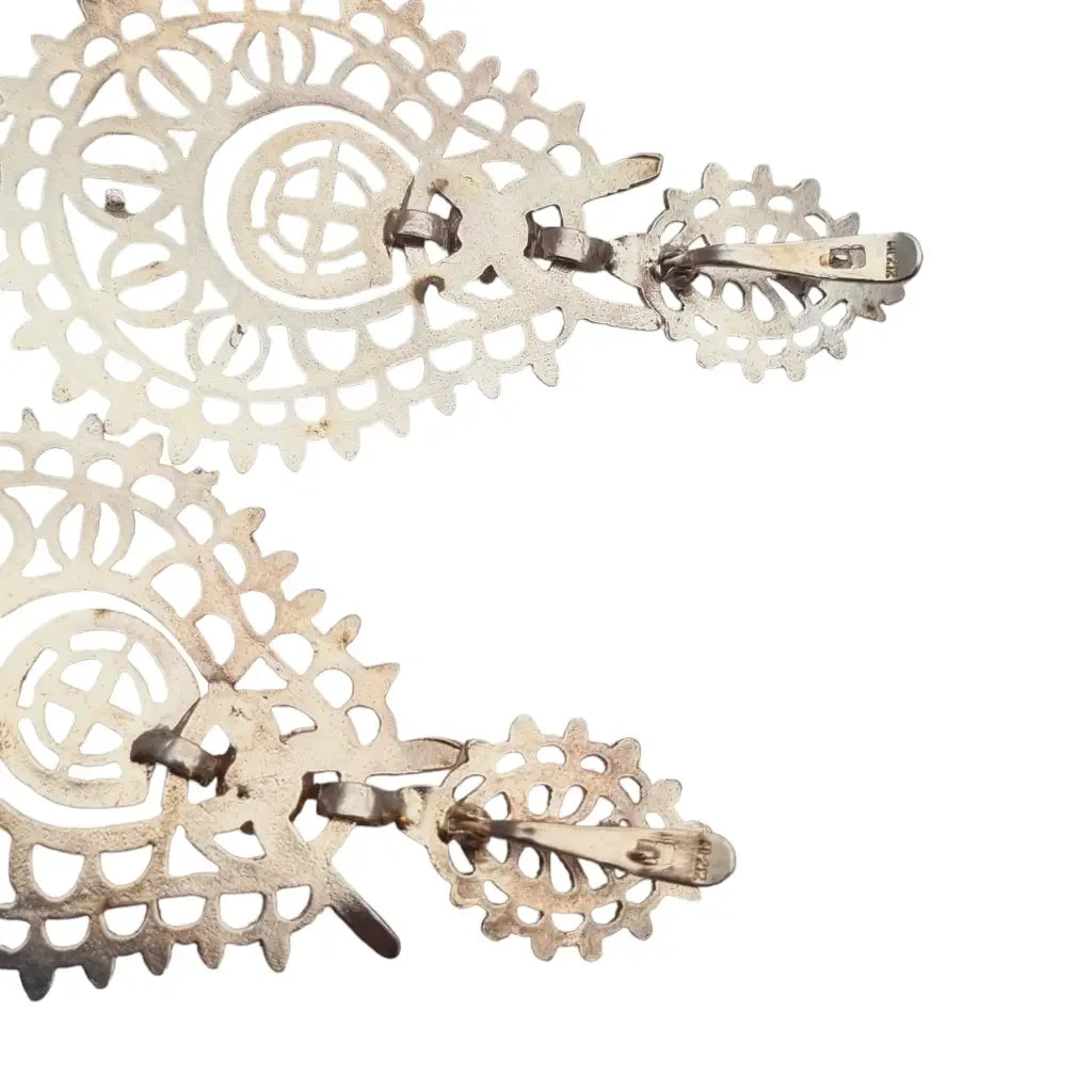 Pendientes tradicionales largos joyería calada de plata circa 1980.