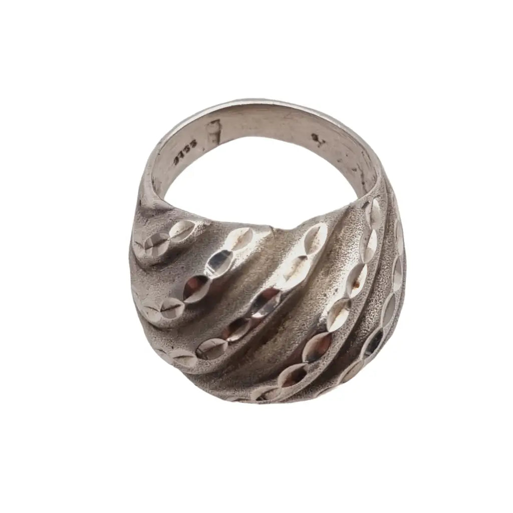Anillo vintage de plata primera ley acabado texturizado marca sslg.
