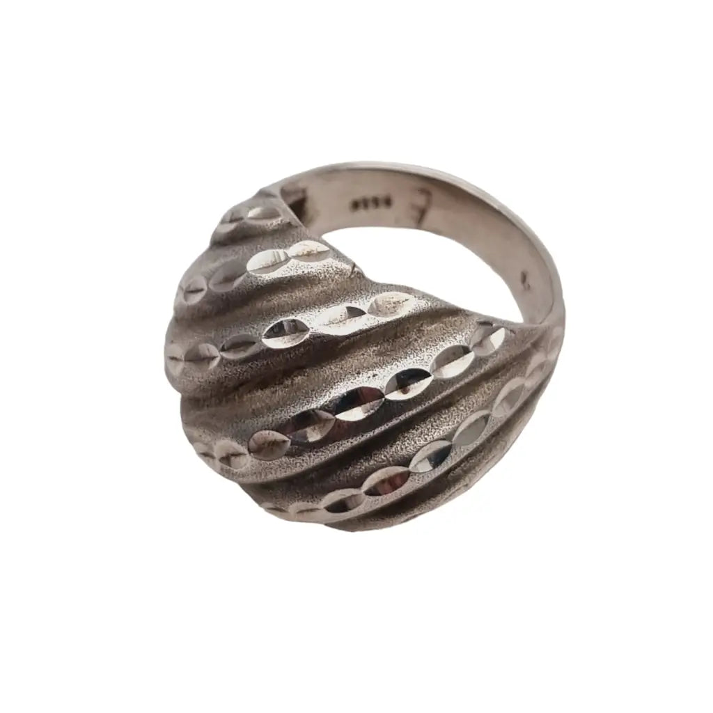 Anillo vintage de plata primera ley acabado texturizado marca sslg.