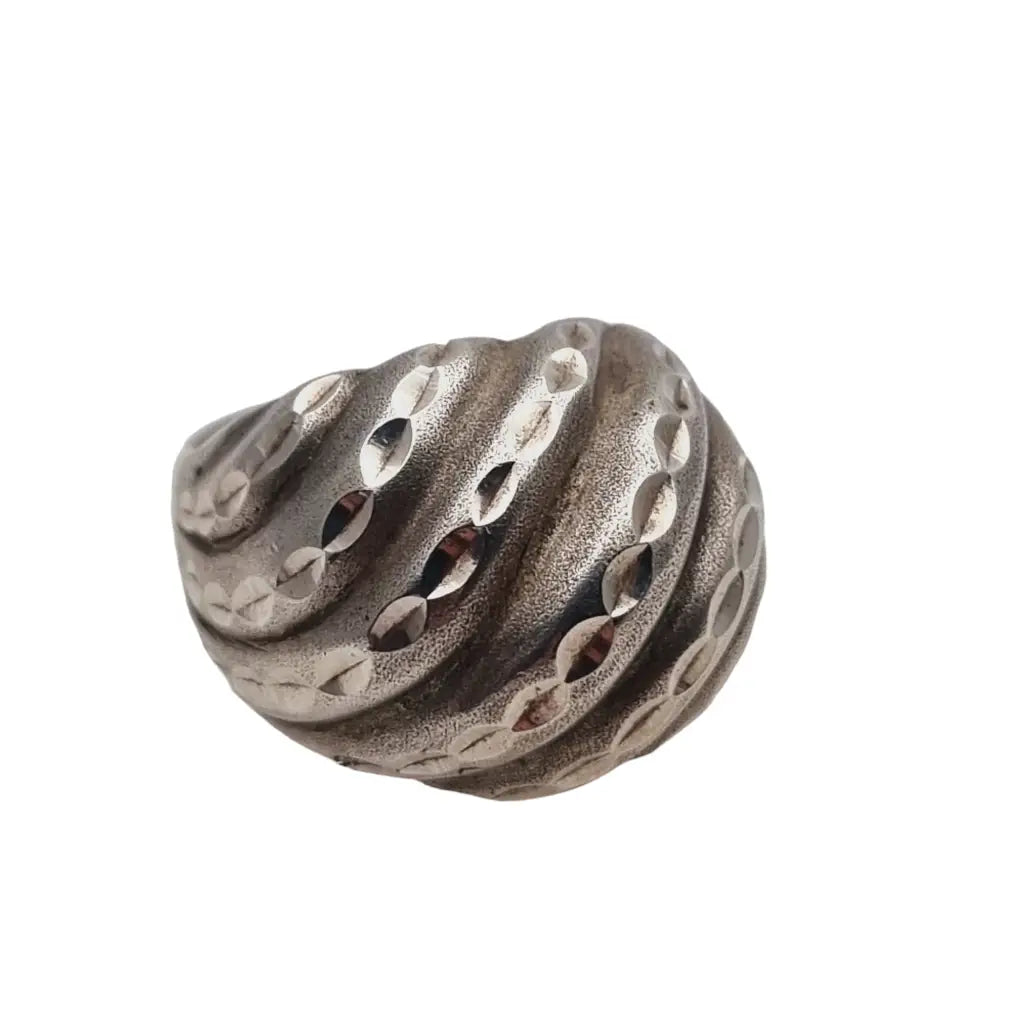 Anillo vintage de plata primera ley acabado texturizado marca sslg.