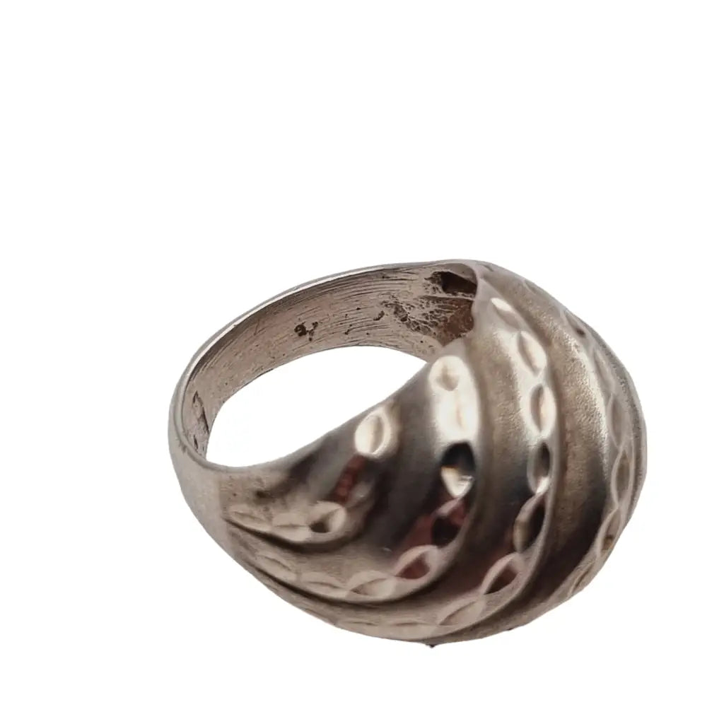 Anillo vintage de plata primera ley acabado texturizado marca sslg.