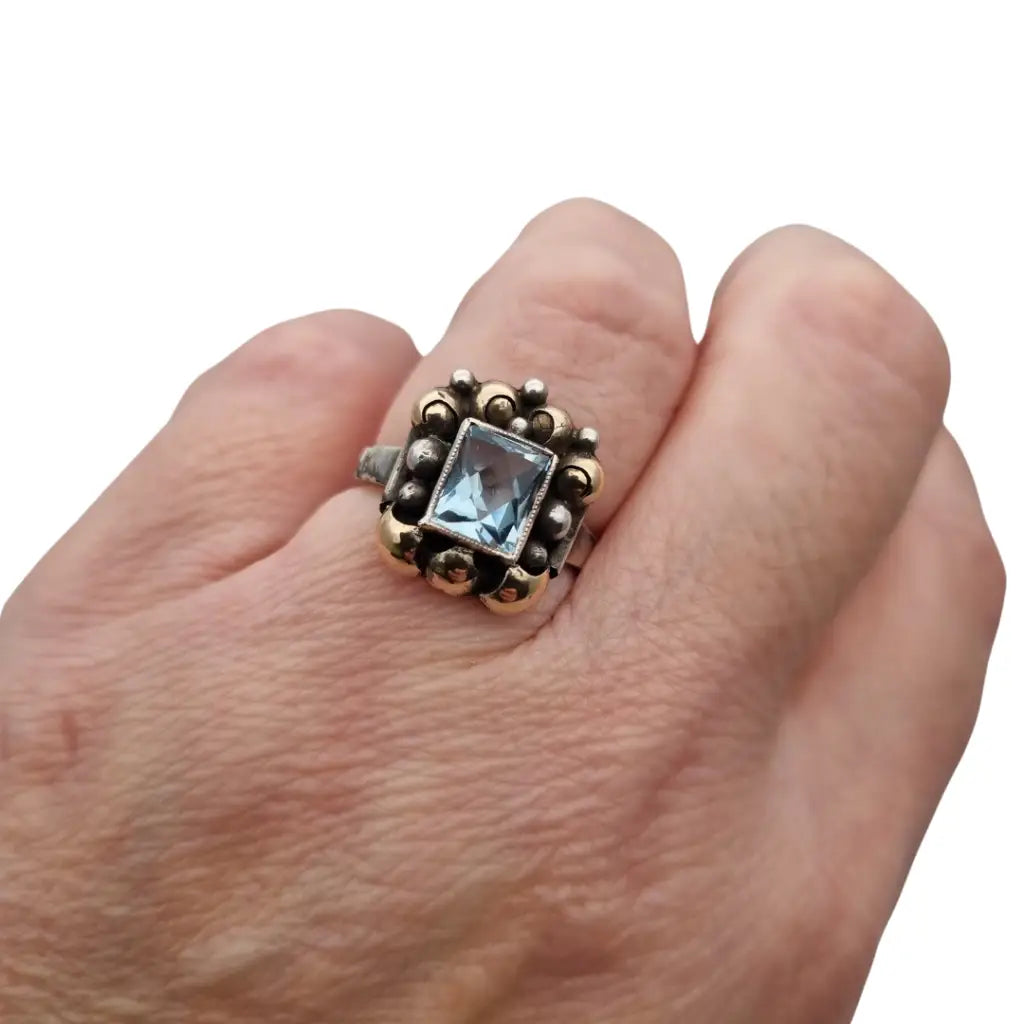 Anillo Art Déco Catalán en Plata y Oro con Aguamarina Simulada. Años 40.