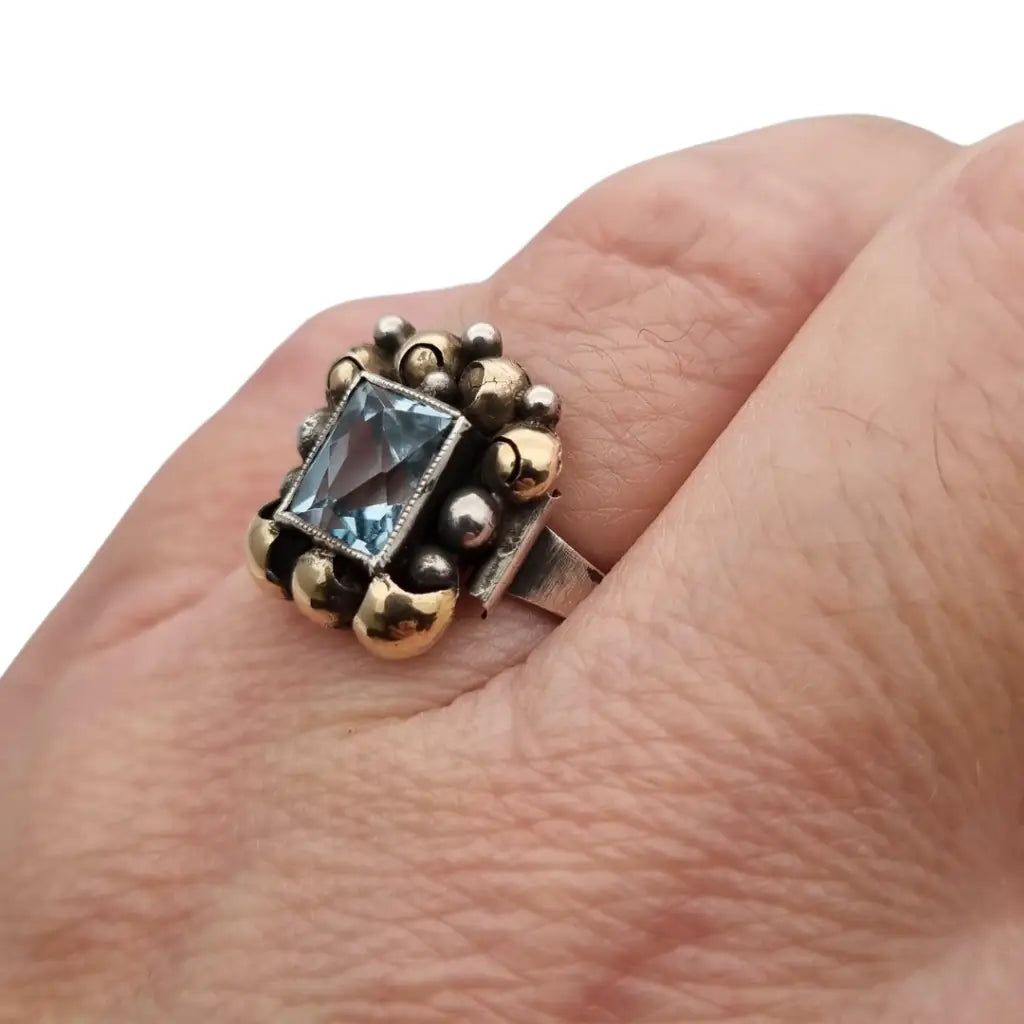 Anillo Art Déco Catalán en Plata y Oro con Aguamarina Simulada. Años 40.