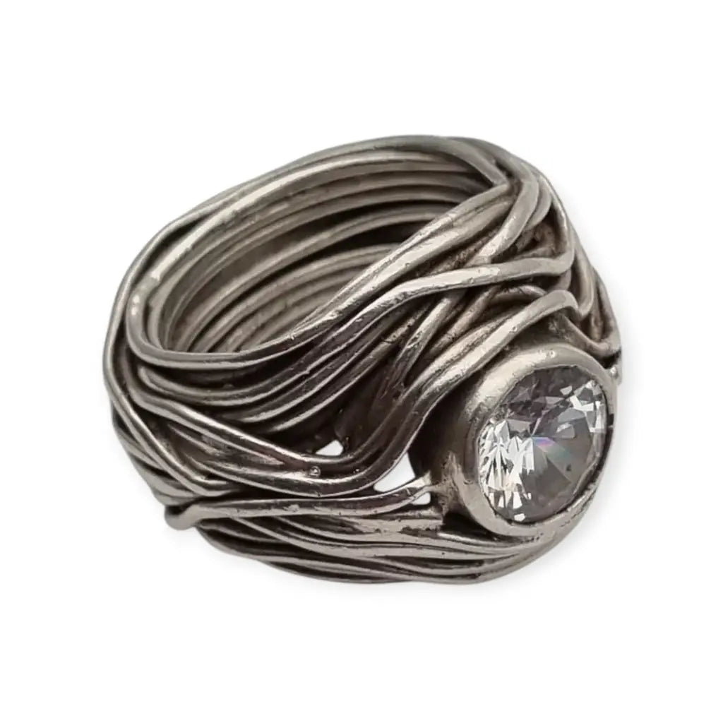 Anillo escultural brutalista en plata con circonita 90s diseño orgánico