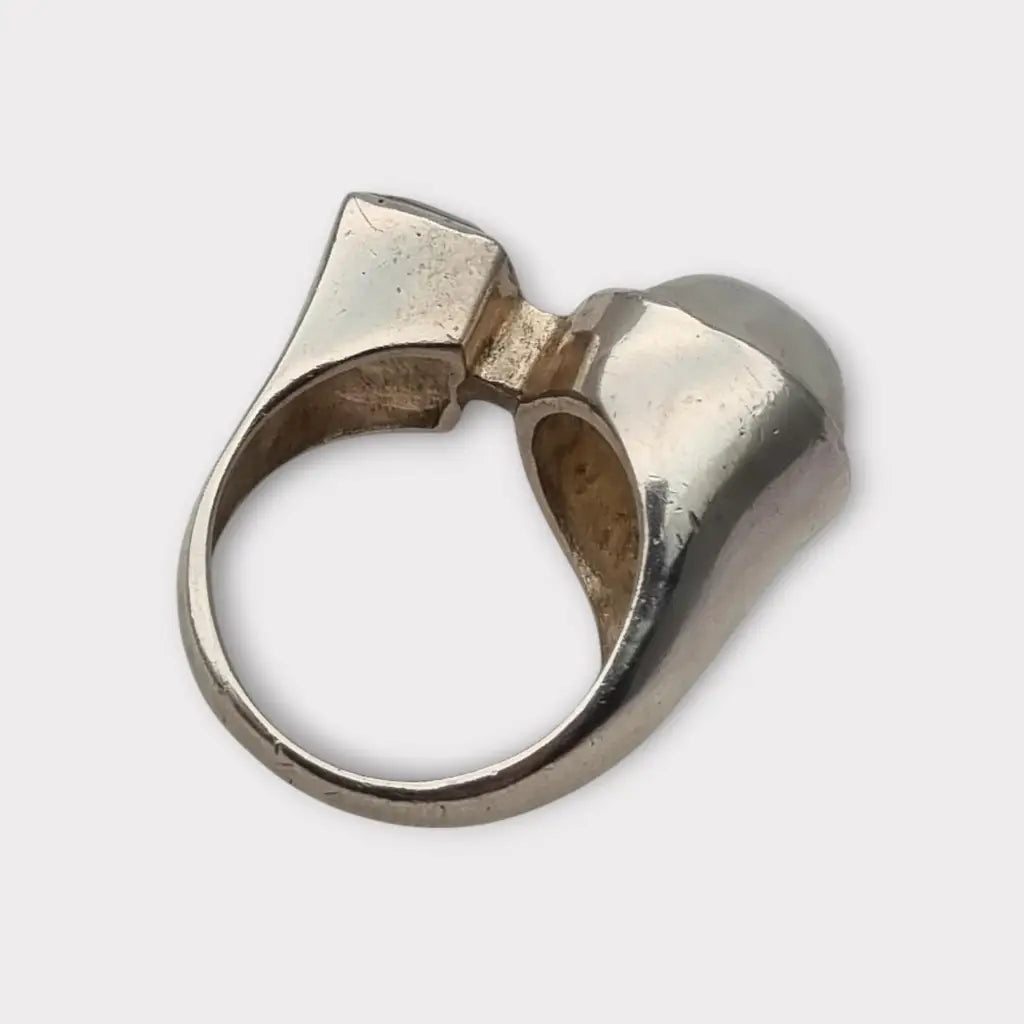 Anillo de plata con piedra lunar ovalada y topacio azul cuadrado diseño boho