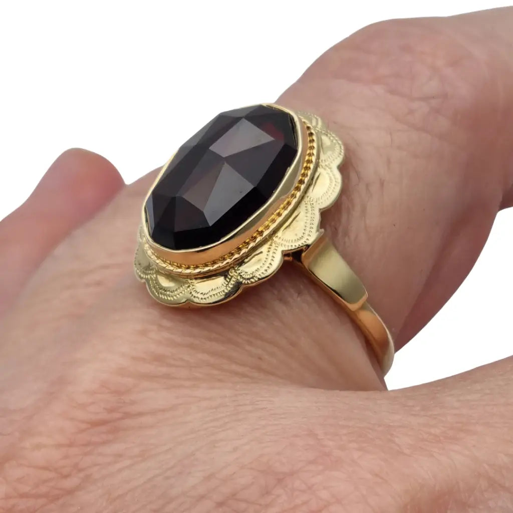 Anillo de granate rojo y oro. oro 14 kt granates. Circa 1950