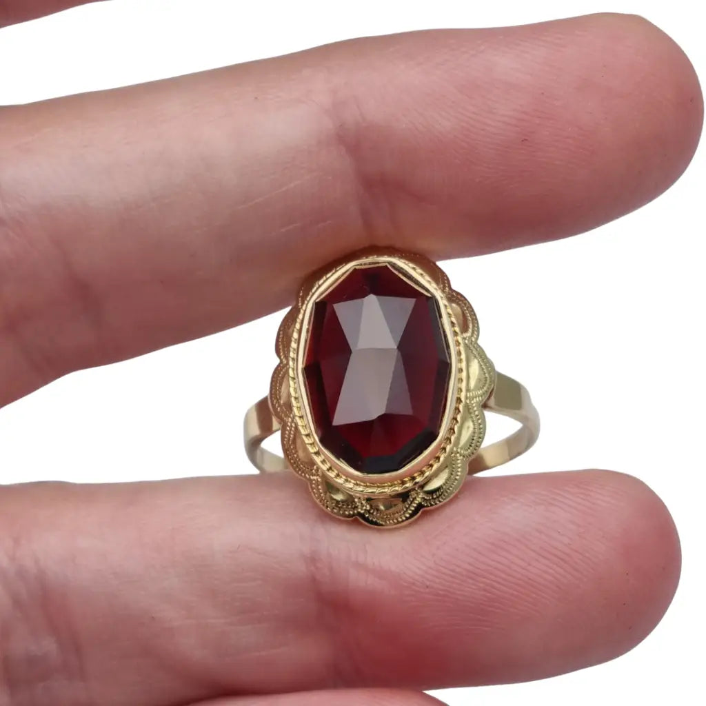 Anillo de granate rojo y oro. oro 14 kt granates. Circa 1950