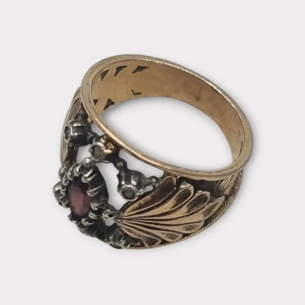 Anillo vintage en plata bañada oro con piedra lila estilo victoriano circa