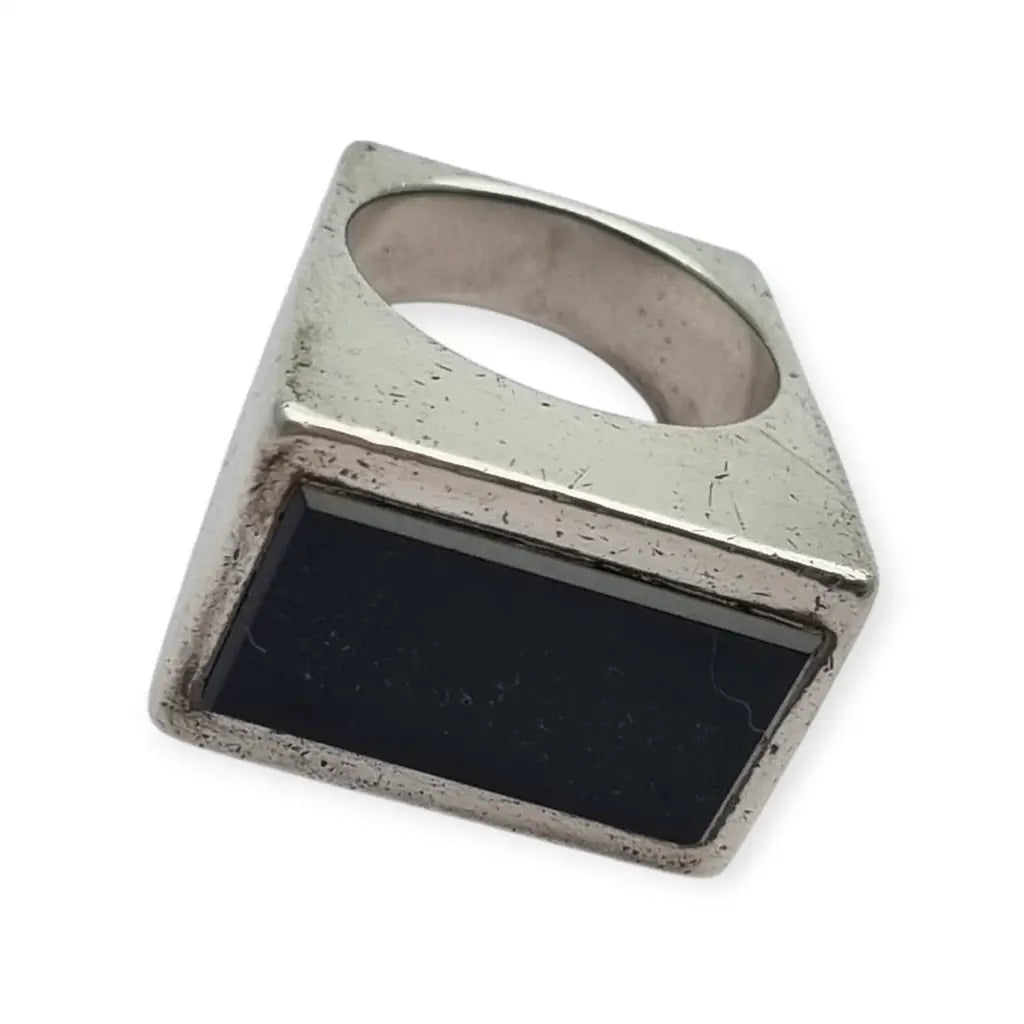 Anillo vintage de plata con diseño geométrico ónix años 80-90 S PALIU.