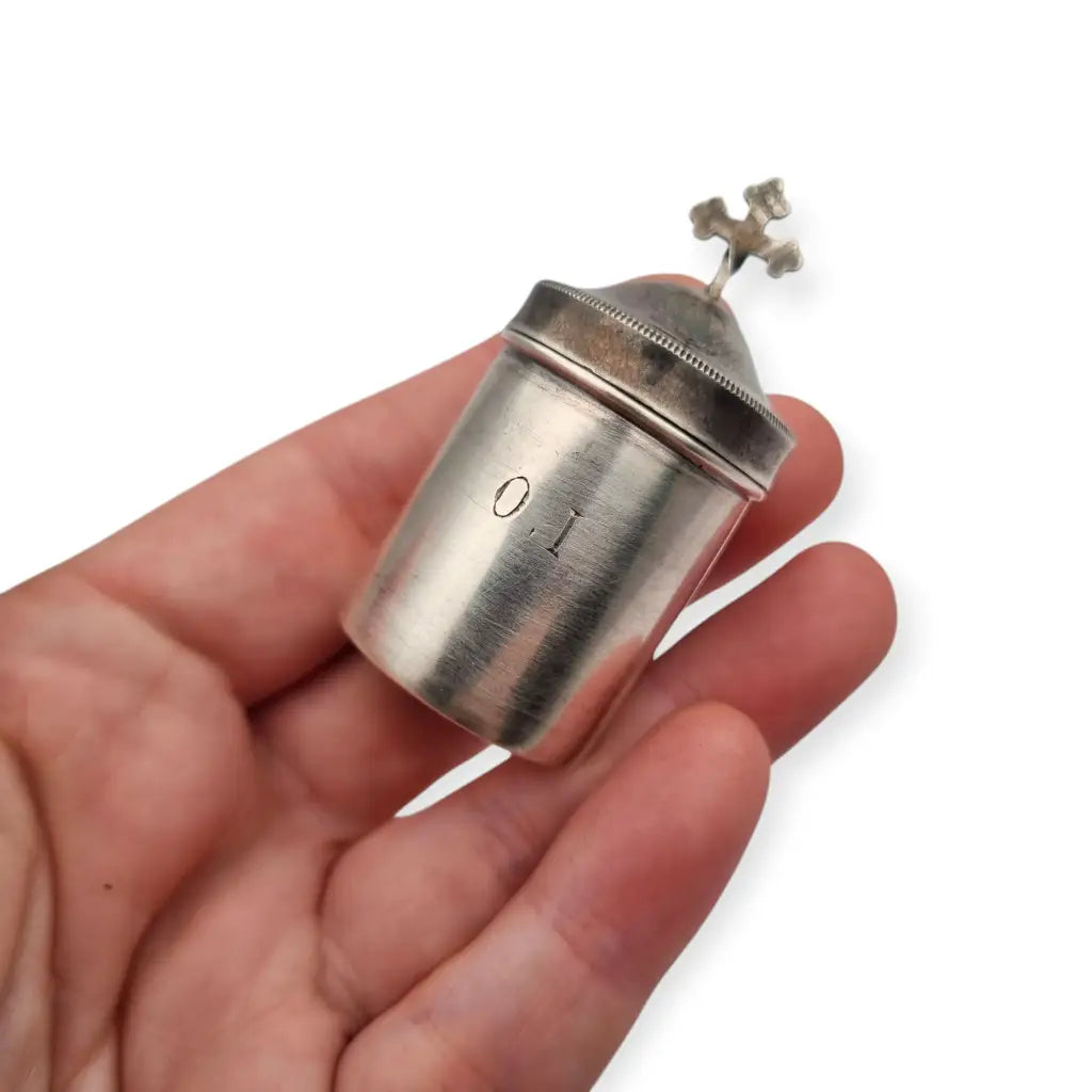 Antigua crismera litúrgica francesa de plata alta calidad (FFD) con cruz