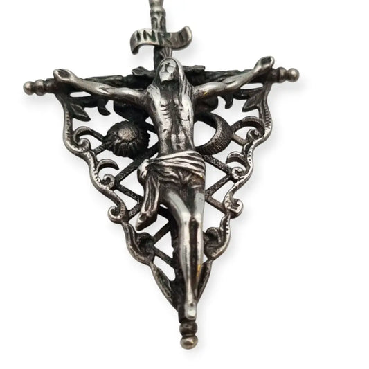 Antiguo colgante crucifijo calado en plata estilo gótico,años 70.