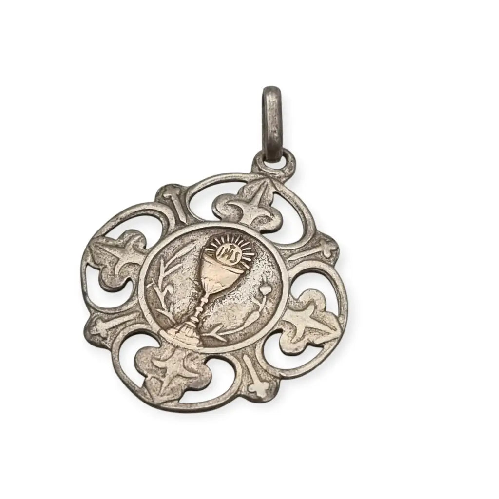 Antiguo colgante religioso en plata y dorado cáliz eucarístico circa 1900.