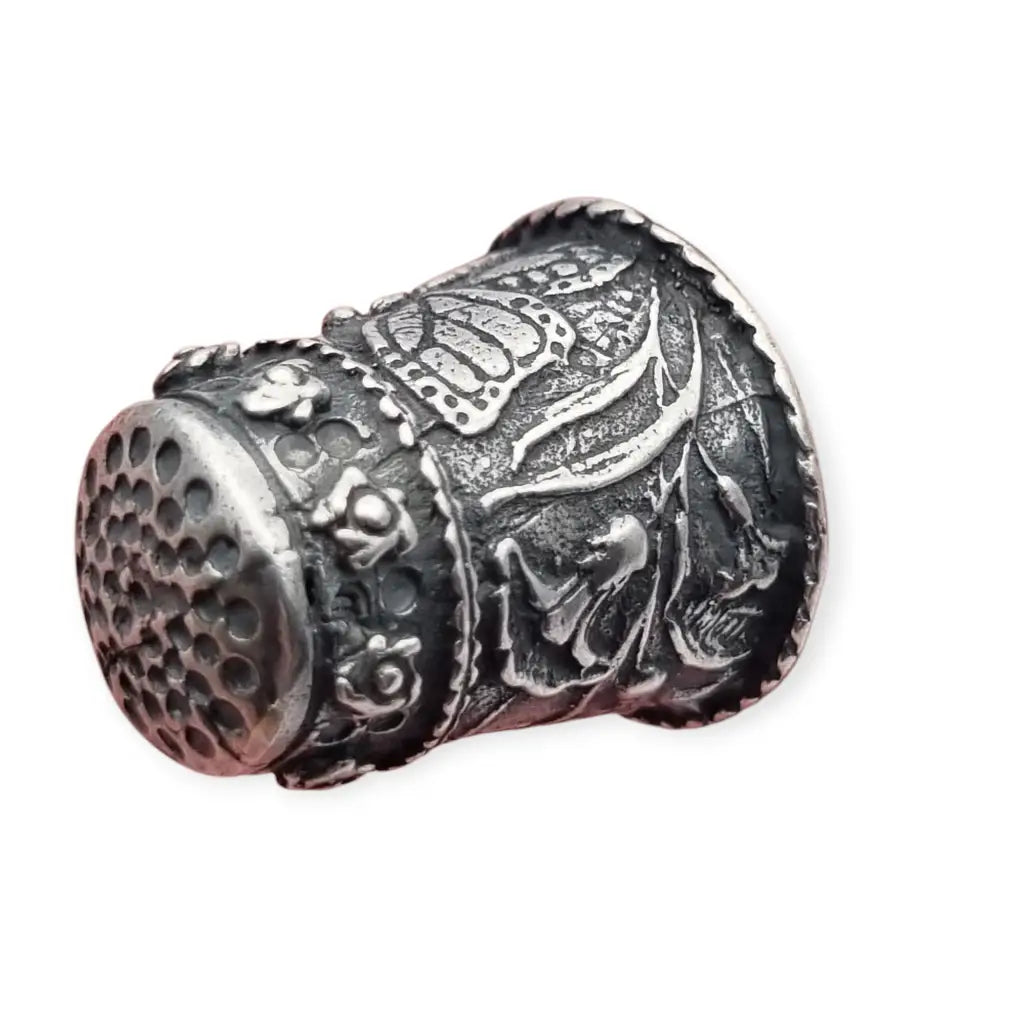 Antiguo Dedal de Plata con Mariposa y Flores Siemens Coleccionismo.