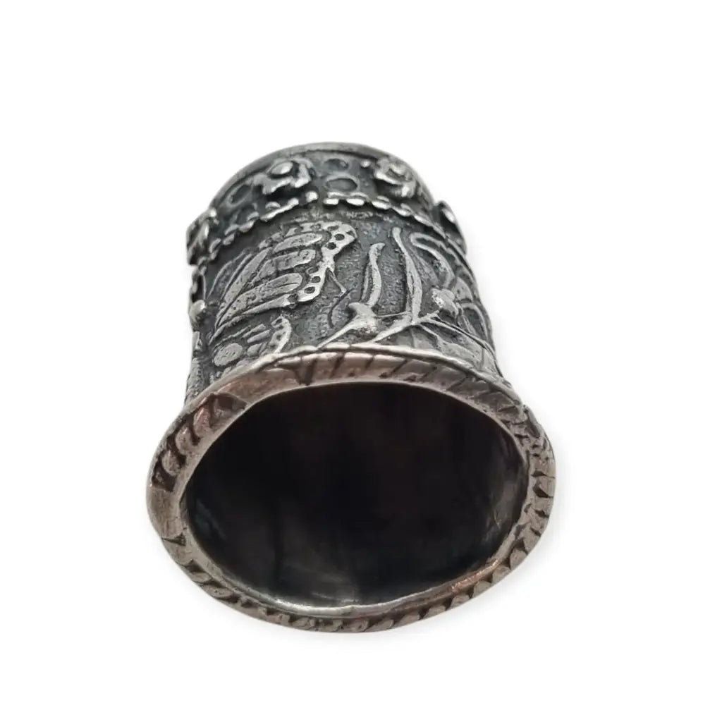 Antiguo Dedal de Plata con Mariposa y Flores Siemens Coleccionismo.