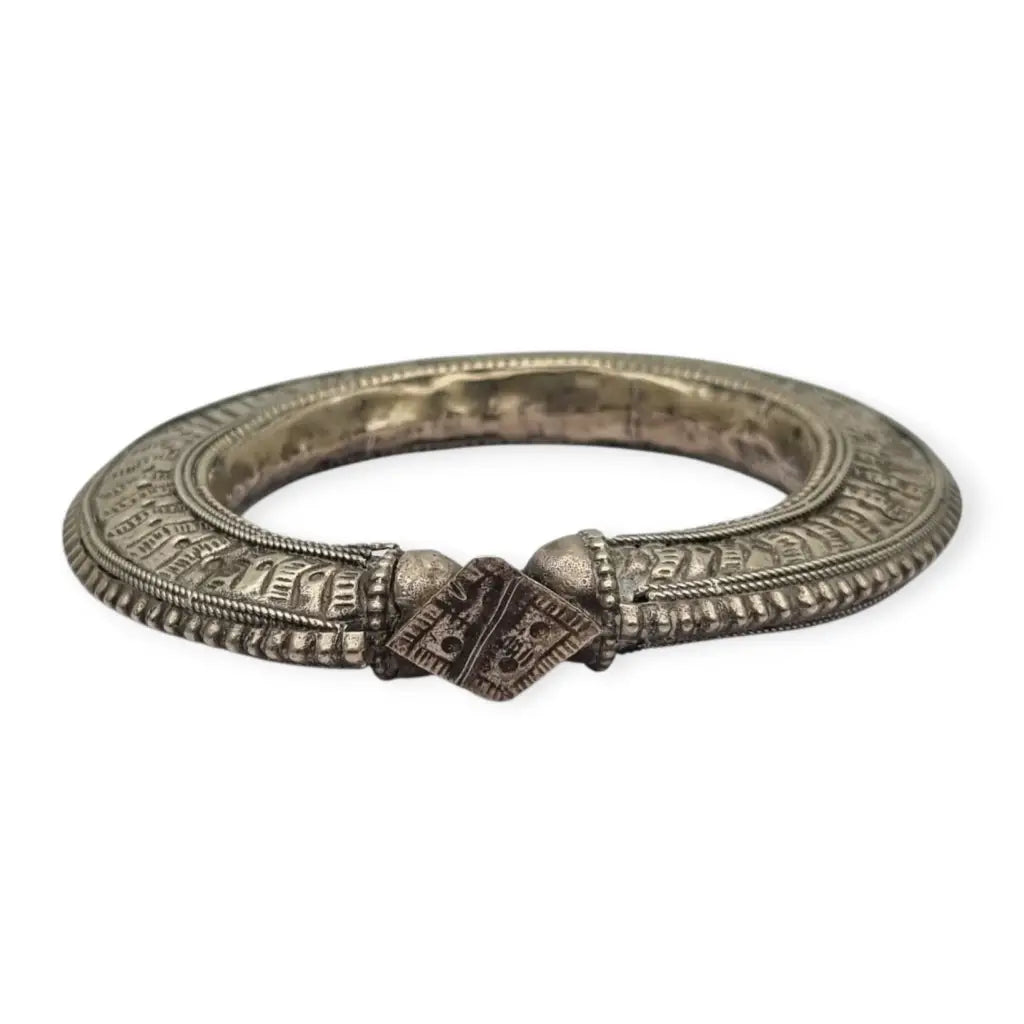 Brazalete tribal antigua bañada en plata grabado tradicional joyería étnica