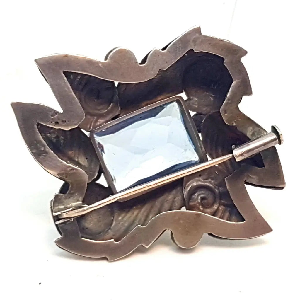 Broche alfiler art deco de plata antigua con oro laminado símil aguamarina.