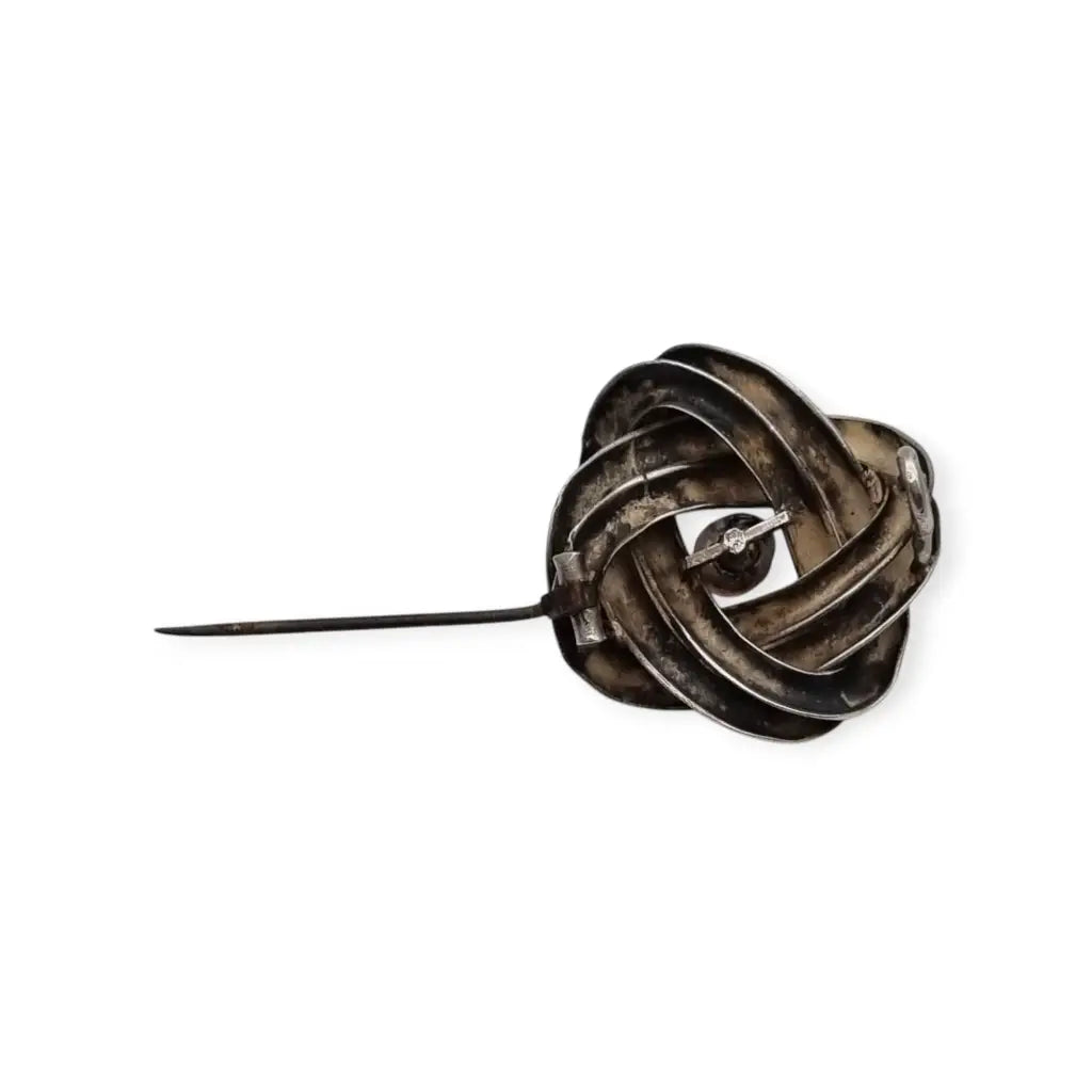 Broche antigua de nudo amor en plata años 40 con diseño simbólico