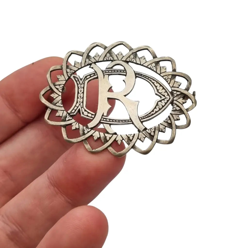 Broche antiguo iniciales “DR” o ’RD’ calado en plata Circa 1940. LaBizarreSusu
