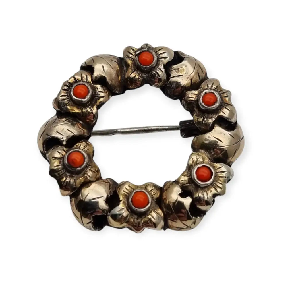Broche Antiguo en Plata Dorada con detalles rojos Art deco tardío.