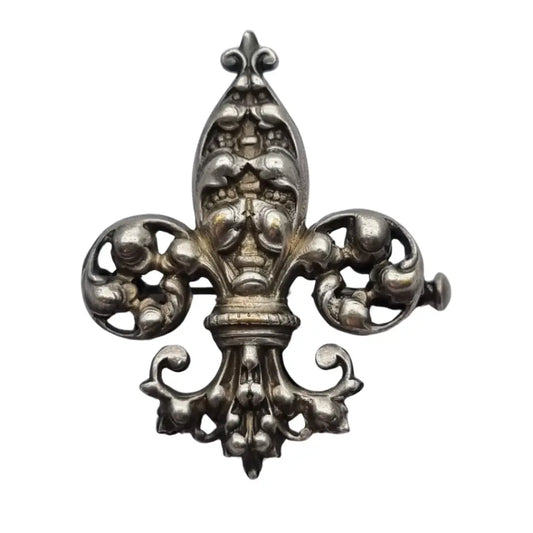 Broche antiguo de plata con flor lis estilo historicista circa 1930.