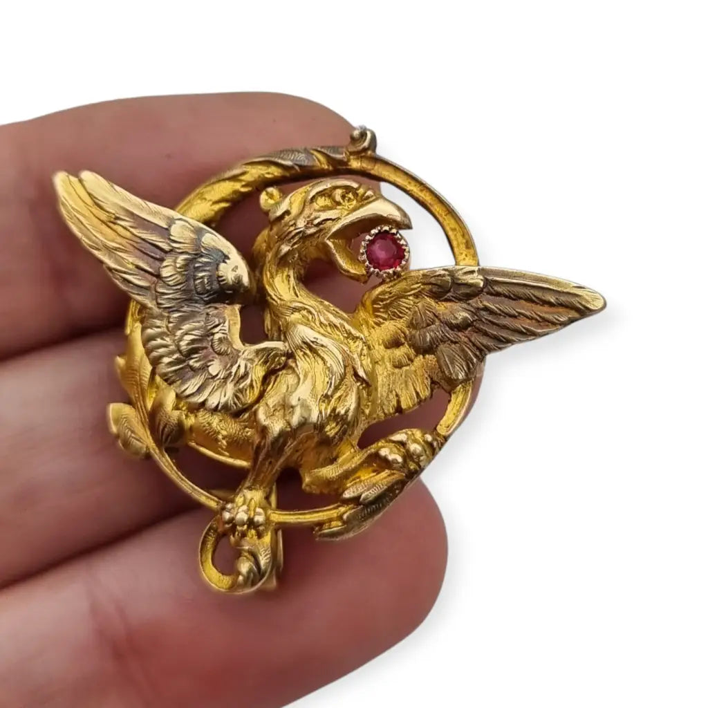 Broche Art Nouveau de grifo mitológico o dragón ORIA Oro relleno y rubí