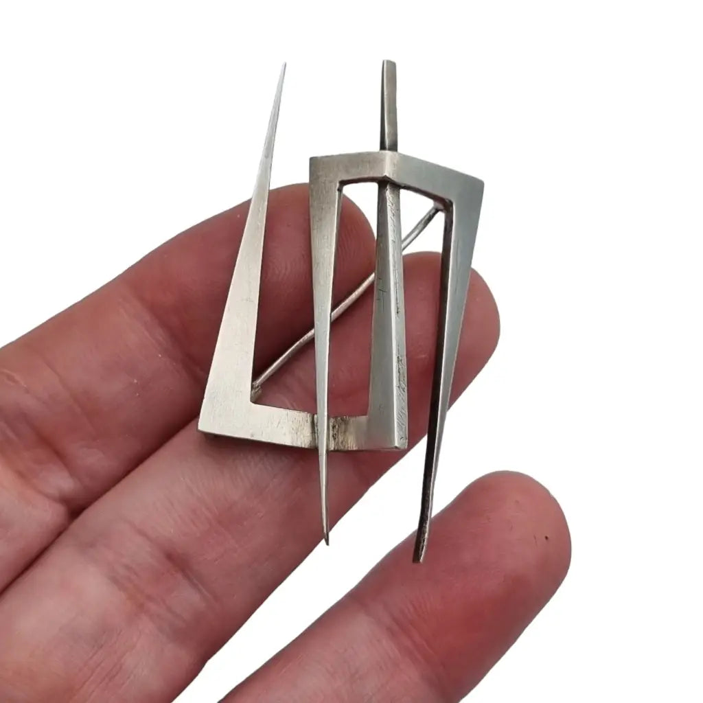 Broche brutalista de plata diseño abstracto los años 50 60 Dos letras S