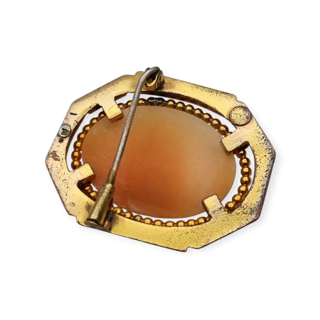 Broche camafeo vintage con perfil femenino en relieve marco geométrico Art Déco
