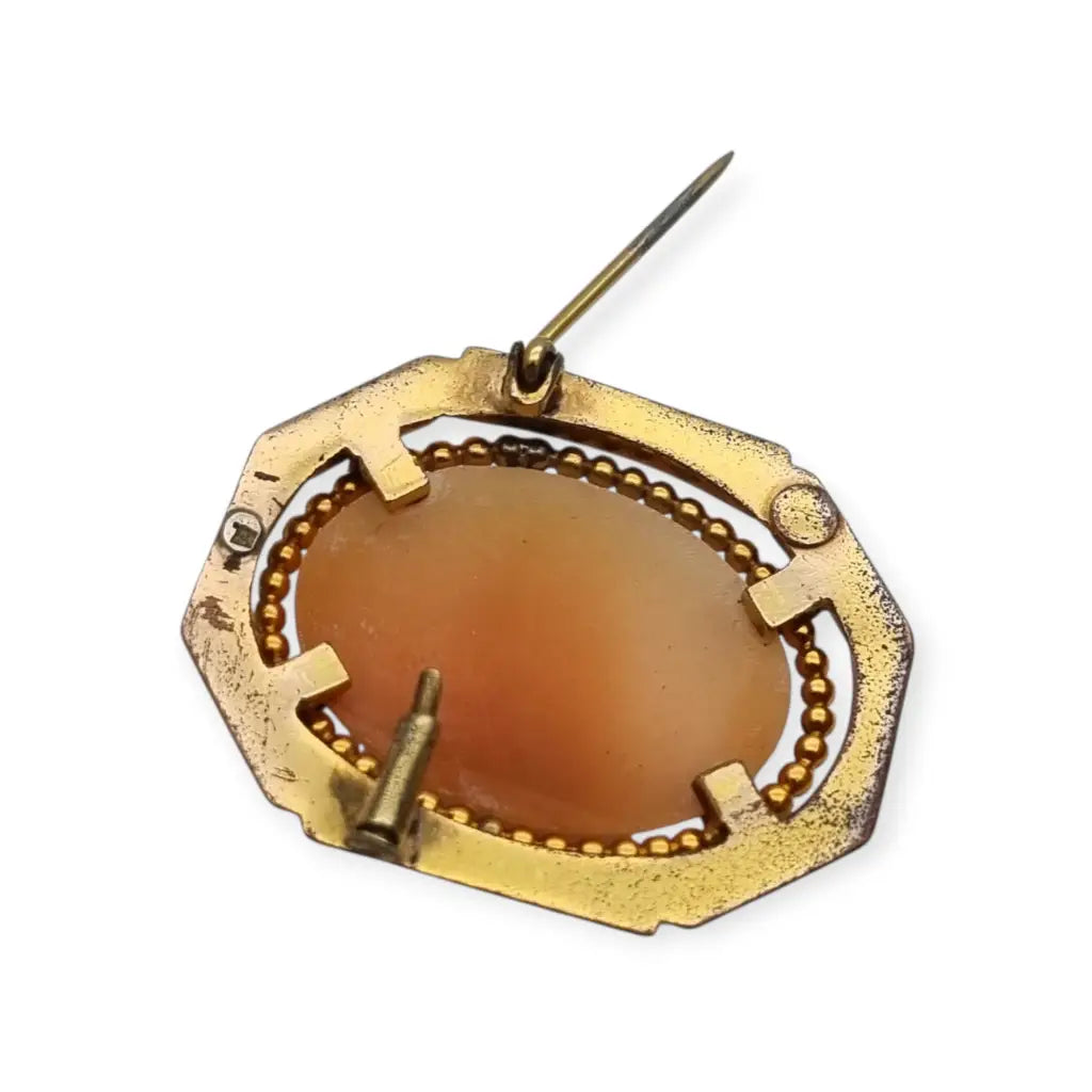 Broche camafeo vintage con perfil femenino en relieve marco geométrico Art Déco