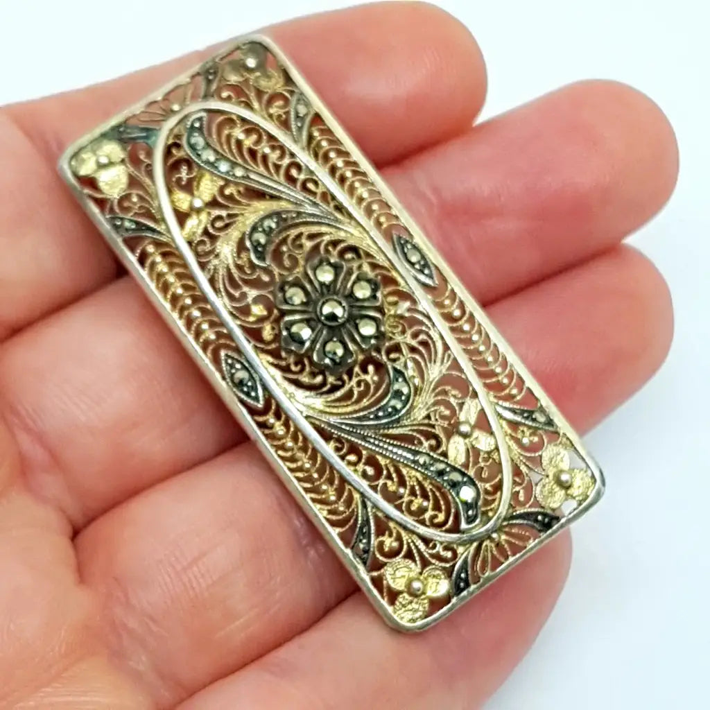 Broche de filigrana dorada. Plata 835. Circa 1960. Antigüedades.