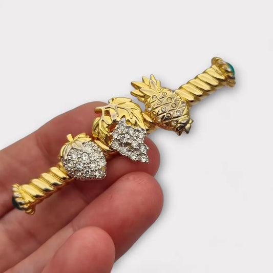 Broche de fruta con diamantes imitación dorados pinchos verdes