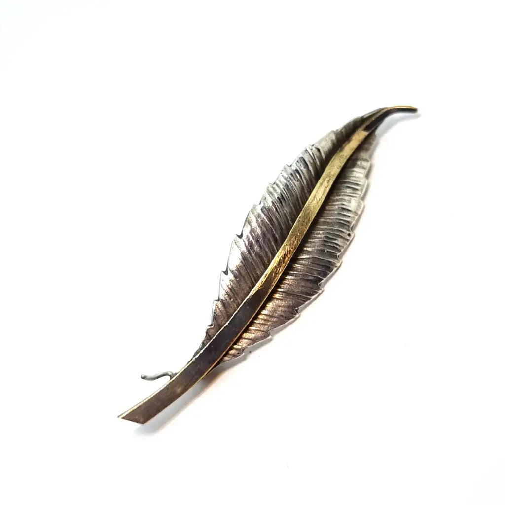 Broche de hoja art déco plata y oro.Circa 1940. Joyería antigua vintage.
