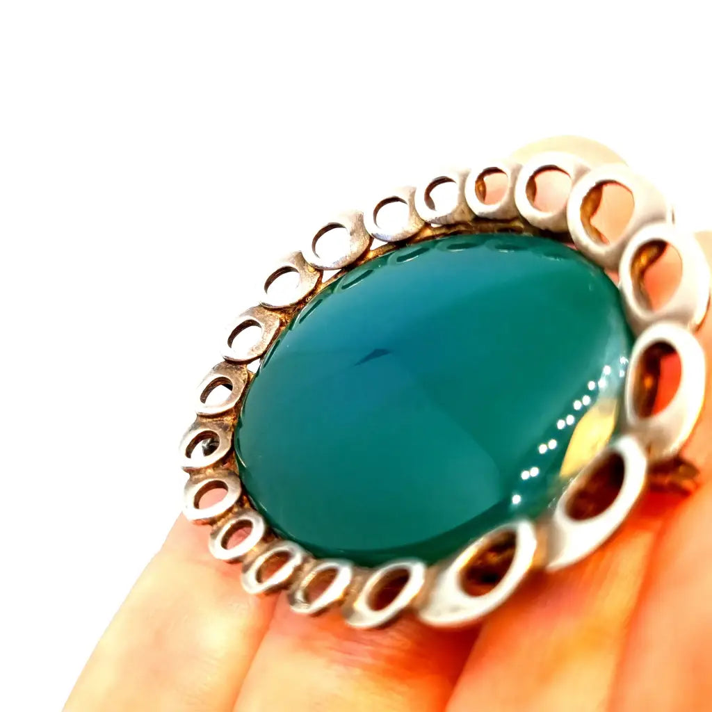 Broche de plata y crisoprasa. Circa 1960. Joyería antigua vintage.