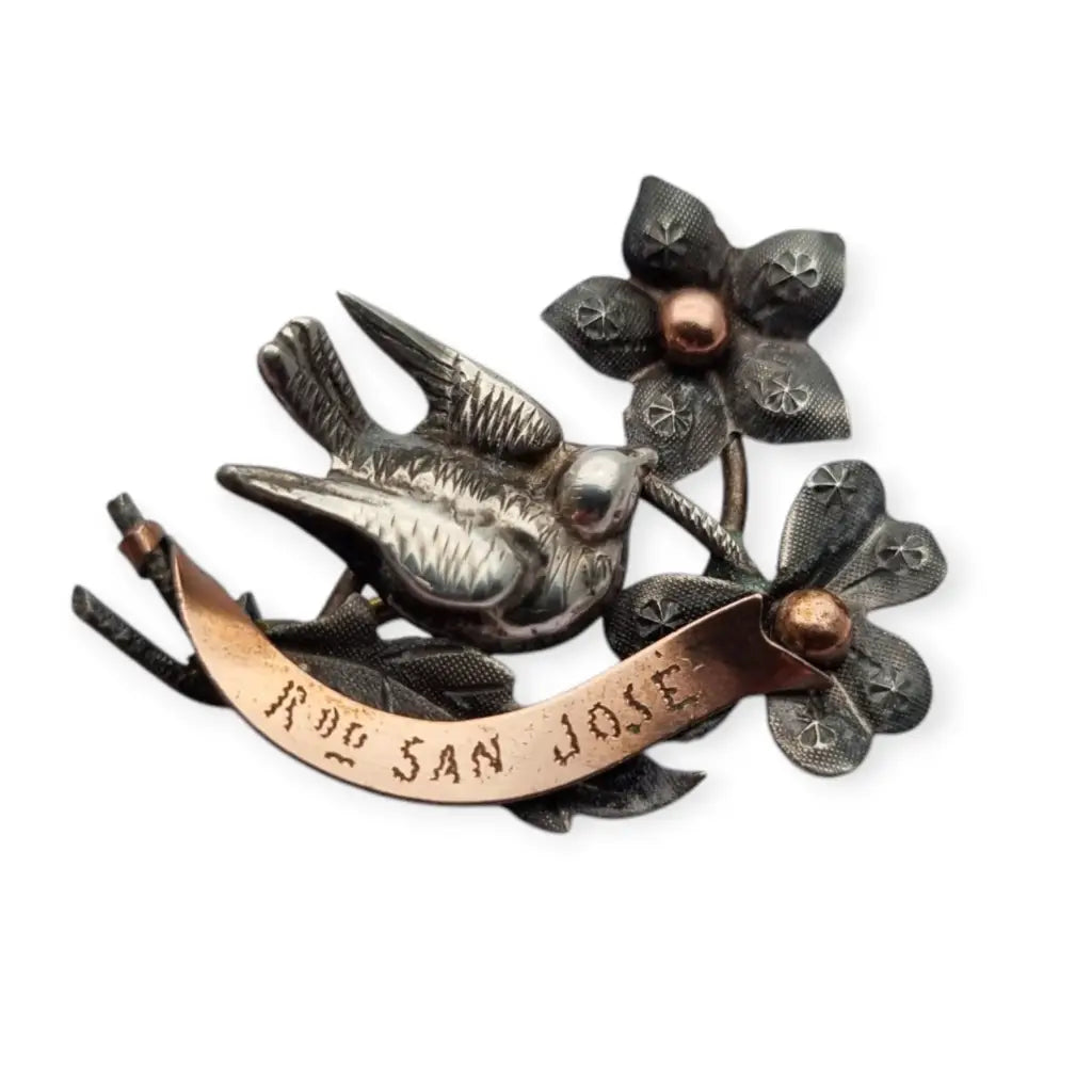 Broche Victoriano de Golondrina y Flores en Plata Oro ’Recuerdo San José’.