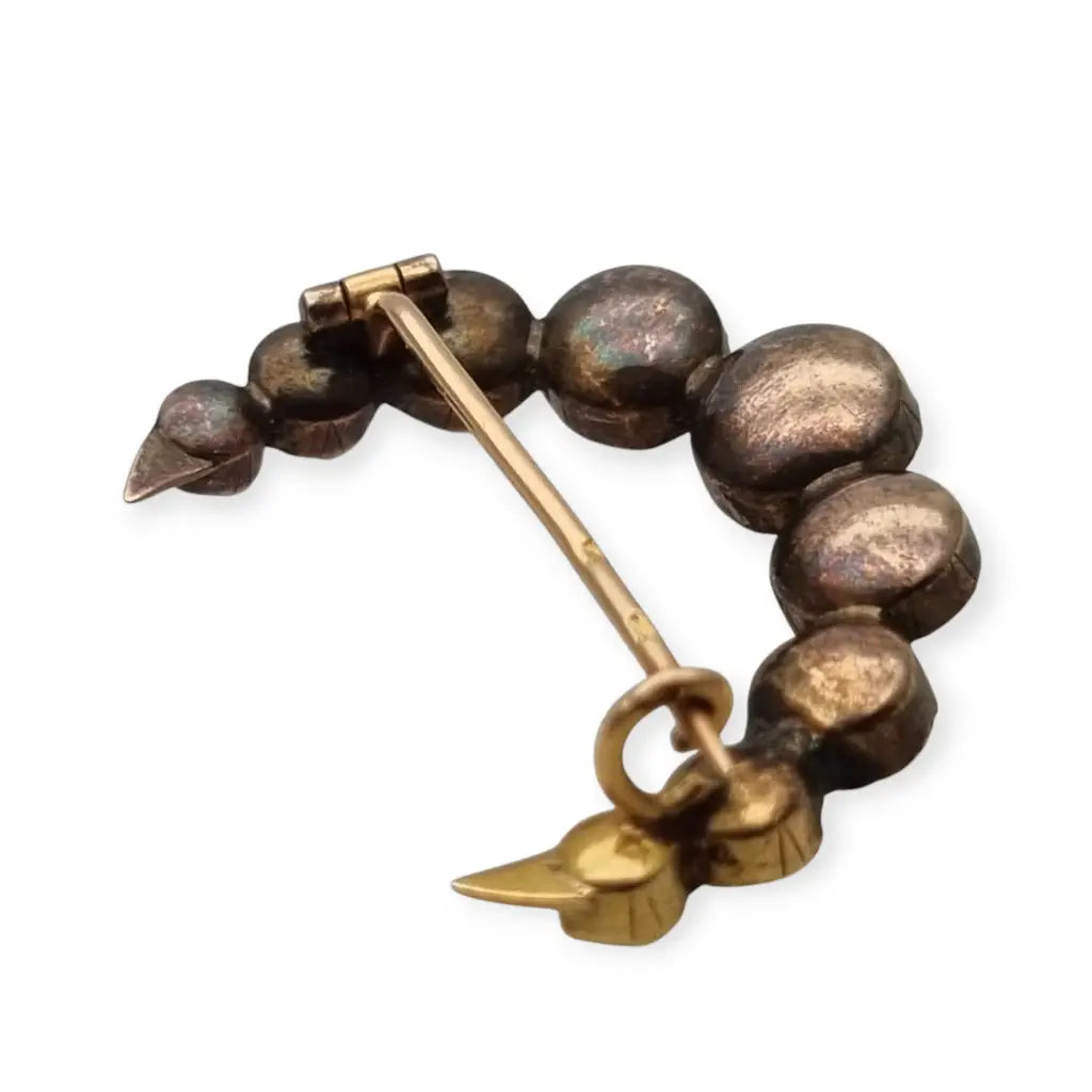 Broche victoriano de luna con granates y oro 14 quilates circa 1880.