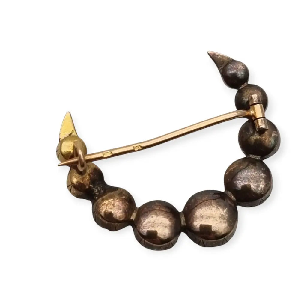 Broche victoriano de luna con granates y oro 14 quilates circa 1880.
