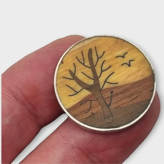 Broche vintage de árbol redondo madera y plata con sello estrella
